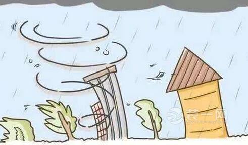 江门大风吹塌工棚十人被困 工棚实为简易木板